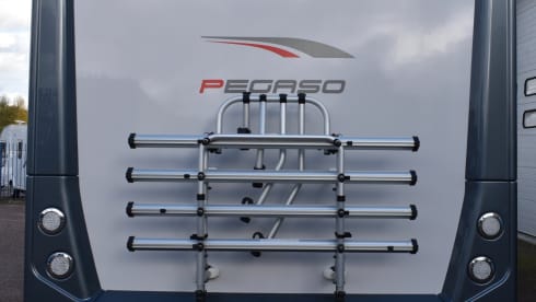 Pegaso  – Splendido camper di classe A - 4 posti letto - 5 cinture di sicurezza, Pegaso 740 