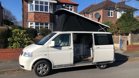 Snowy – Volkswagen T5 Family Camper 