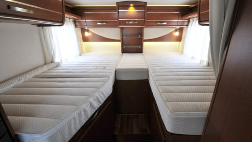 Liedje – Hymer Exsis-i with 2x AIRCO