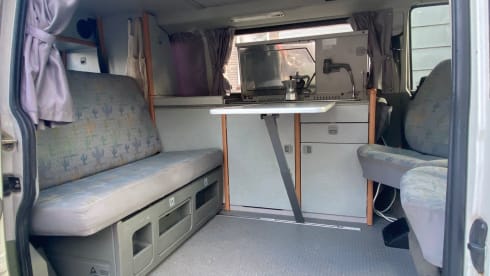 4p Volkswagen bus from 1995