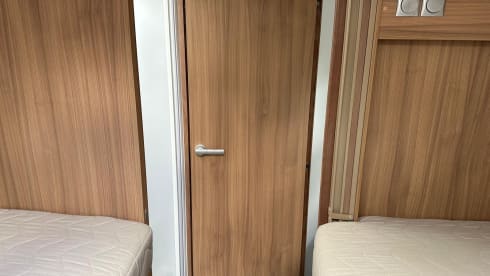 Family Camper with 5 belts, 5 sleeping places and complete inventory 