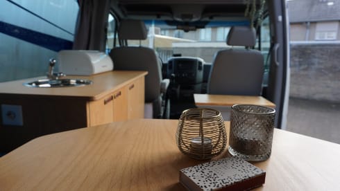 Vanture24 – 2p Volkswagen bus from 2011