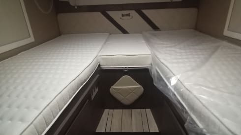 Sasha – New McLouis 4/5 people, semi-integrated 2023