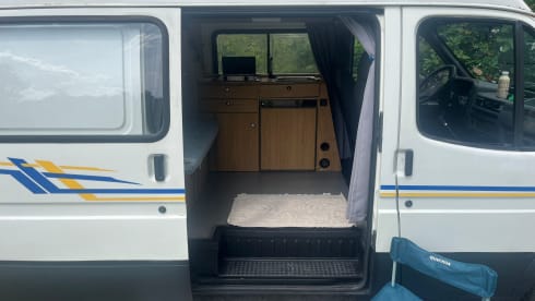 De Vrijbuiter – 7 Berth Chausson bus from 2013