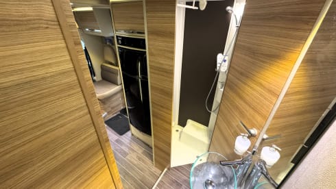 Adria – Luxury Adria Matrix 670 SBC Platinum Camper 