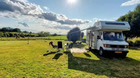 Foxie – 4p Mercedes-Benz alcove from 1979