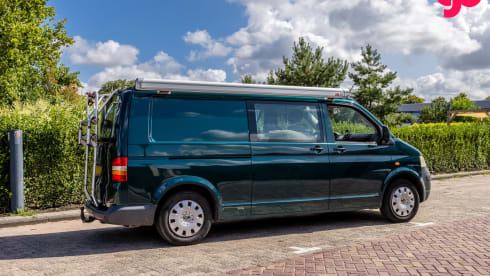 Menoenie – 4-person Volkswagen camper van