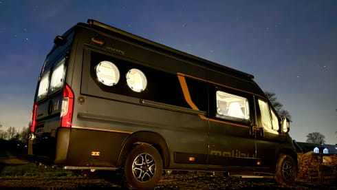 2025 2p Malibu Van Charming GT Skyview