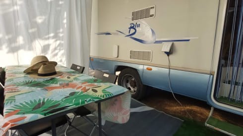 Mycamper – 6-seater attic camper with air conditioning