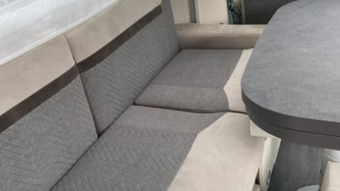 Chausson 720 Nordic edition semi integral with rear bunk bed