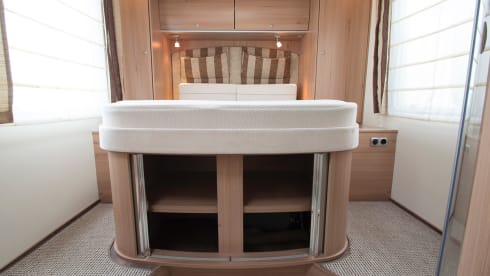 Ixeo IT 720 – 4p Bürstner semi-integrated from 2010