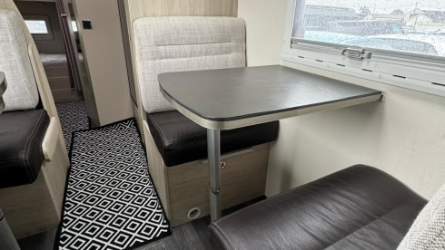 Cleo&Cezar – 7 berth Chausson Flash C656 semi-integrated from 2019