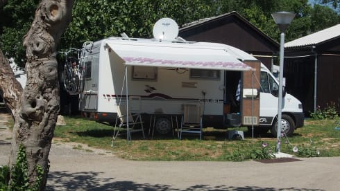 Camper voor uw perfecte vakantie – Ideal and complete camper for your perfect holiday