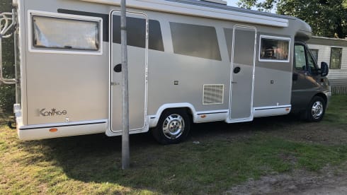 Zeer ruime nette camper – 4p Fiat semi-integrated from 2004