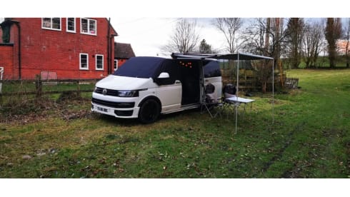 Great value cheapest on Goboony – Great looking Vw campervan 4 birth with awning 