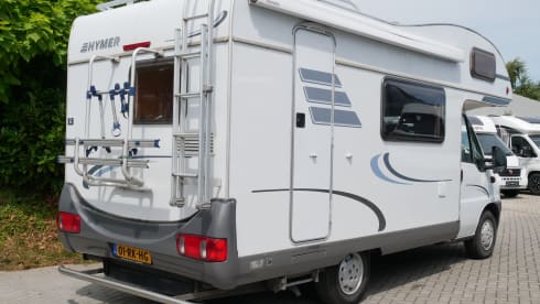 Hymer Alcove Sleeps 5, Seats 5!!