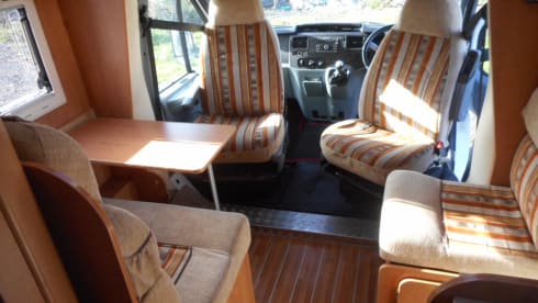 EASY 8 MOTORHOME HIRE JUST TURN UP AND GO