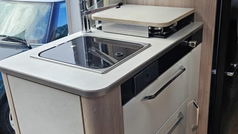 2p Rapido V68 Buscamper (2020) Length beds & Comfort