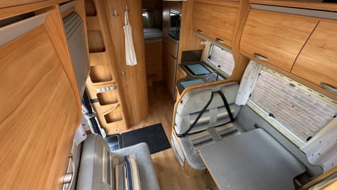 Vrijheid – Adria Mobil alcove - zeer ruim 