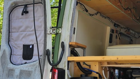 Stef – Cozy Off-grid Mercedes Campervan