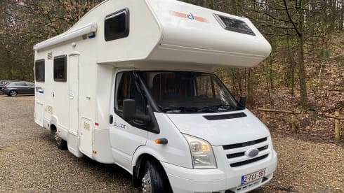 Elliot – Spacious 5-person Ford Trigano Elliot