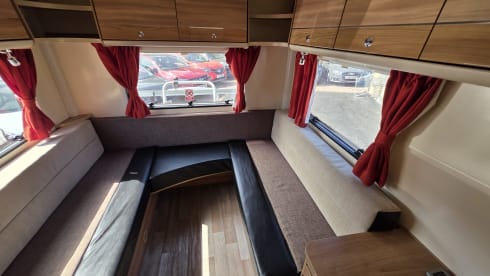 Peugeot semi-integratiecamper met 6 slaapplaatsen vanaf 2016