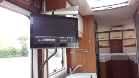 Beemster 7 – Hymer, 2 person camper, automatic with many options