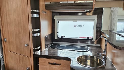 Sky wave – 4p Knaus semi-integrated from 2017