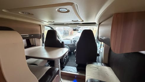 Rami – Ford camper met 5 slaapplaatsen uit 2015