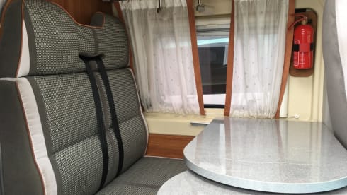 Bussy – Super cool bus camper che riporta la "libertà" a portata di mano!