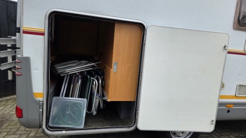 6p Dethleffs alcove uit 2006