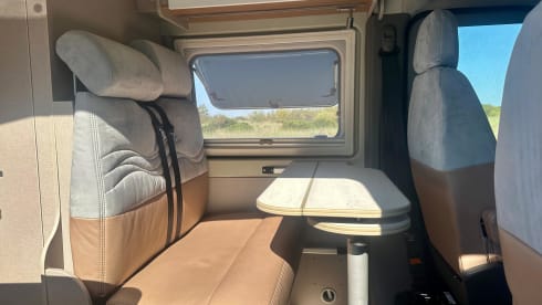 Nuovissimo furgonato Delfin Burstner