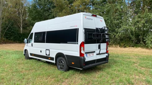 Fully Equipped Dreamer Five Camper – Sleeps 5 – Ideal for Road Trips