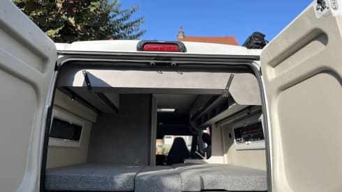 Pössl 600 – New Pössl campervan with length beds