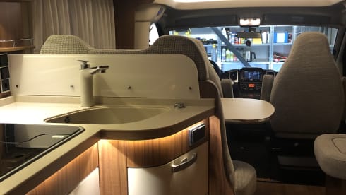 Hoofddorp  – Luxurious and well-maintained 2p Hymer from 2019 - Automatic