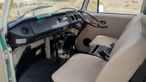 Mary – Classic VW Bay Camper - T2 - 1970
