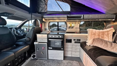 Van Damme – Renault traffic LWB luxury campervan ( 2 adults & pet friendly  )