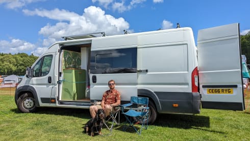 Reggie – 2 berth Peugeot bus from 2016