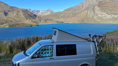 2p Volkswagen campervan uit 2015
