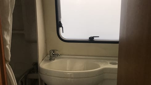 Big Bertha – Sea Newlife, Edinburgh (Fiat Ducato) sleeps upto 7, 5 is super comfortable