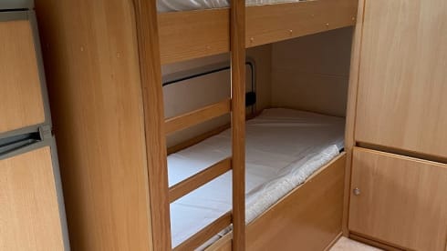 Eura Mobil – Spacious, 6-person family camper from 2003