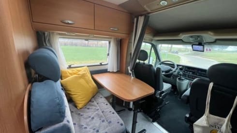 Roadrunner – Beautiful and very well maintained motorhome with lots of space