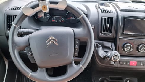 Our cozy home on wheels – 4p McLouis Sovereign semi-integrated from 2022