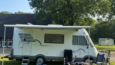 B544 – 5p Hymer integrated uit 1999