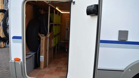 Beautiful complete and very neat 4-person camper (Fiat Ducato Bürstner)