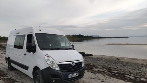 McHaggis – Stealth camper met 5 zitplaatsen en SUP's voor het verkennen van Schotland