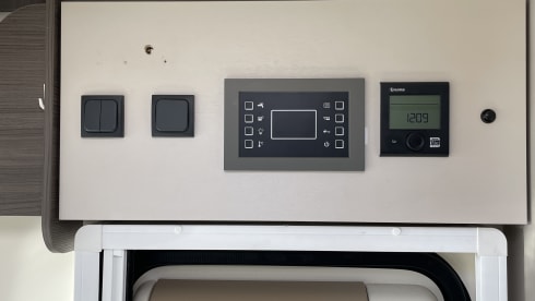 Modest – 5p McLouis Carat 873g integrated camper from 2021