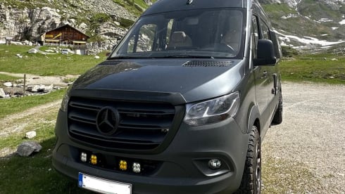 Adventurous Mercedes-Benz Hymer campervan 2p
