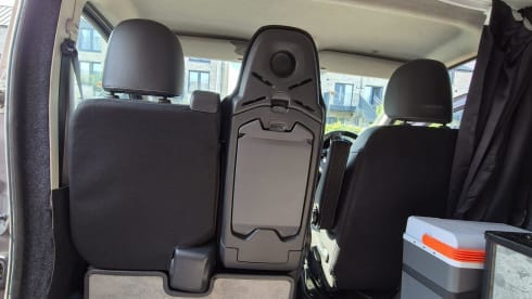 NOMAD – 2 berth Renault Trafic 2017 campervan from 2017