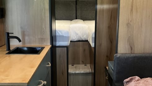 Heunie 2 – Lovely campervan from 2016 with 2 lengthways beds